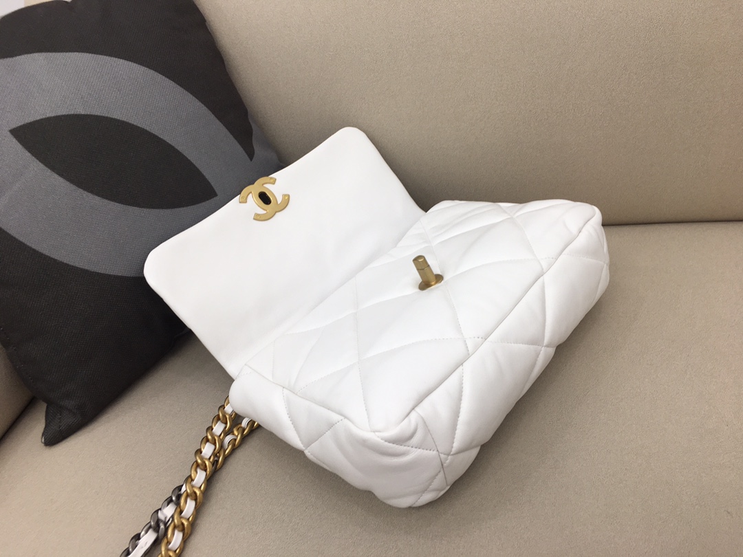 Lambskin 19 Large Handbag Flap Bag AS1161 White